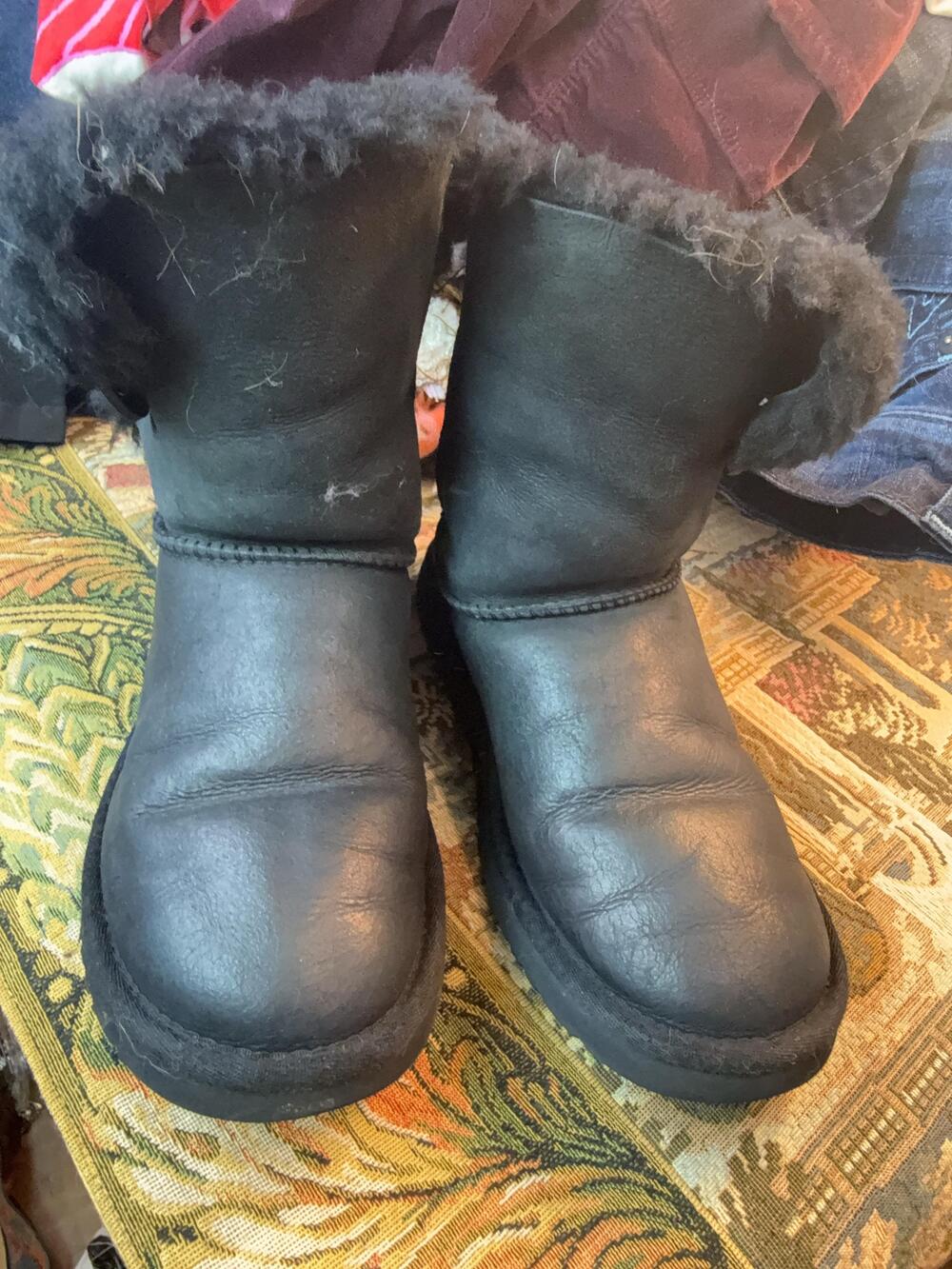 UGG Classic Short Boots Womens 7 Black Shearling Suede 5803 Winter Snow